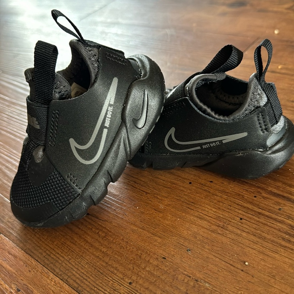 Nike children’s sneakers. Size 4C never worn!